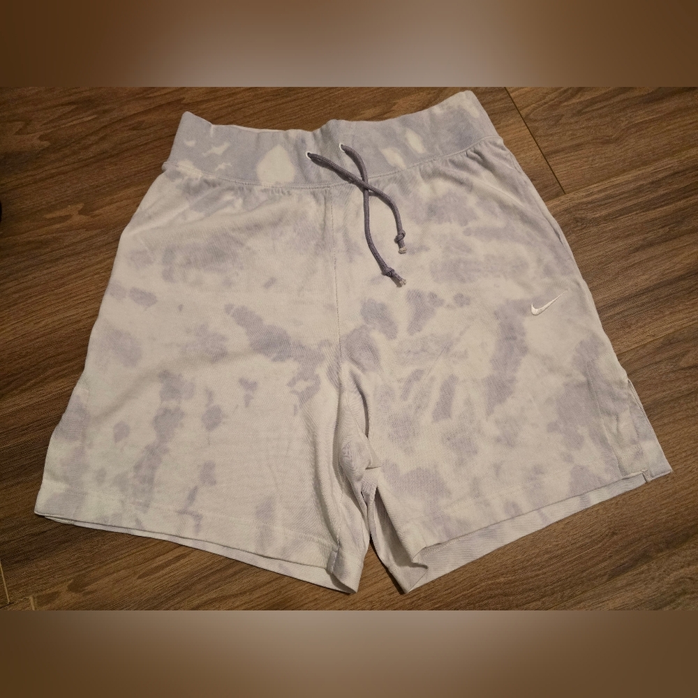 NWT Nike SportswearWomen's High-Waisted Jersey Cloud-Dye Shorts Size Medium